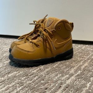 Toddler boys Nike high top sneakers